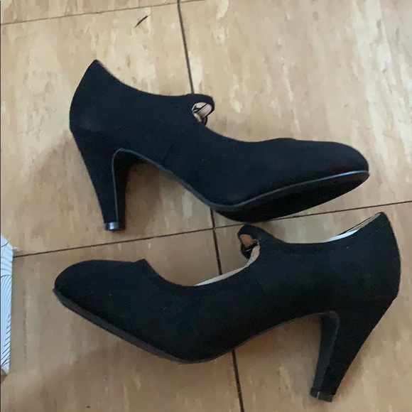 Retro Inspired Faux Suede Heels - Picture 4 of 5